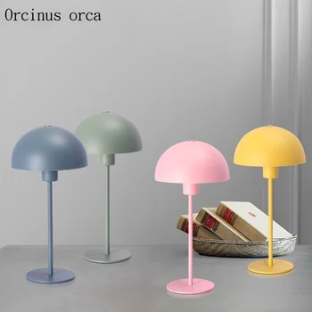 Ziemeļvalstu modes personības konfektes, galda lampa, dzīvojamā istaba studiju guļamistabas gultas lampa mūsdienu minimālisma radošo dzelzs galda lampas
